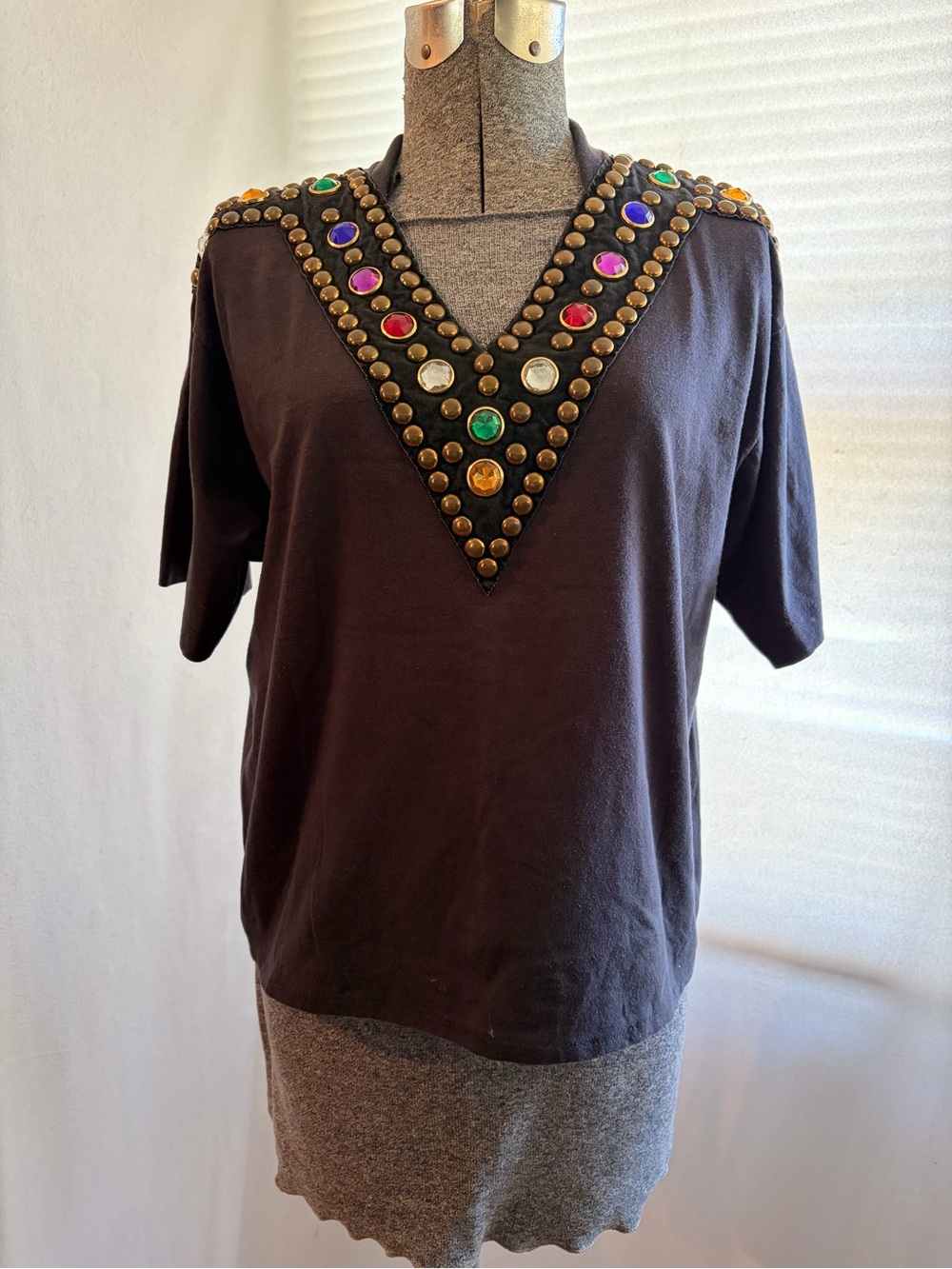 Vtg Gepetto black embellished v-neck t-shirt
